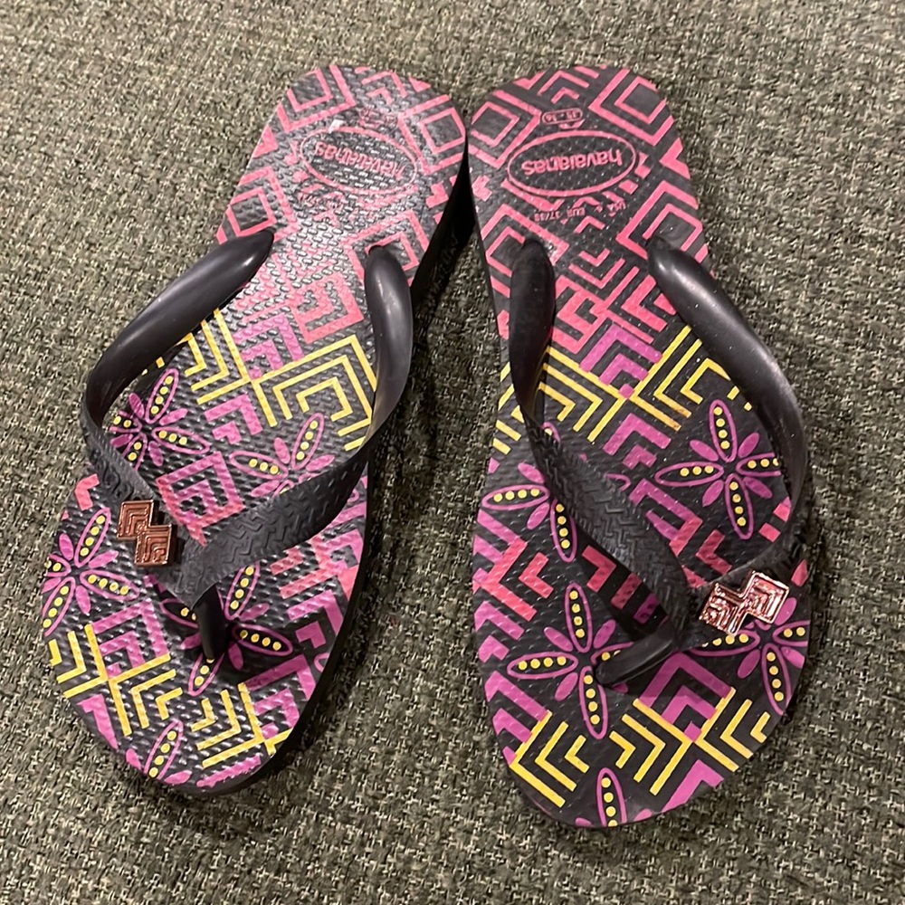Havaianas flip flops (sz 6)